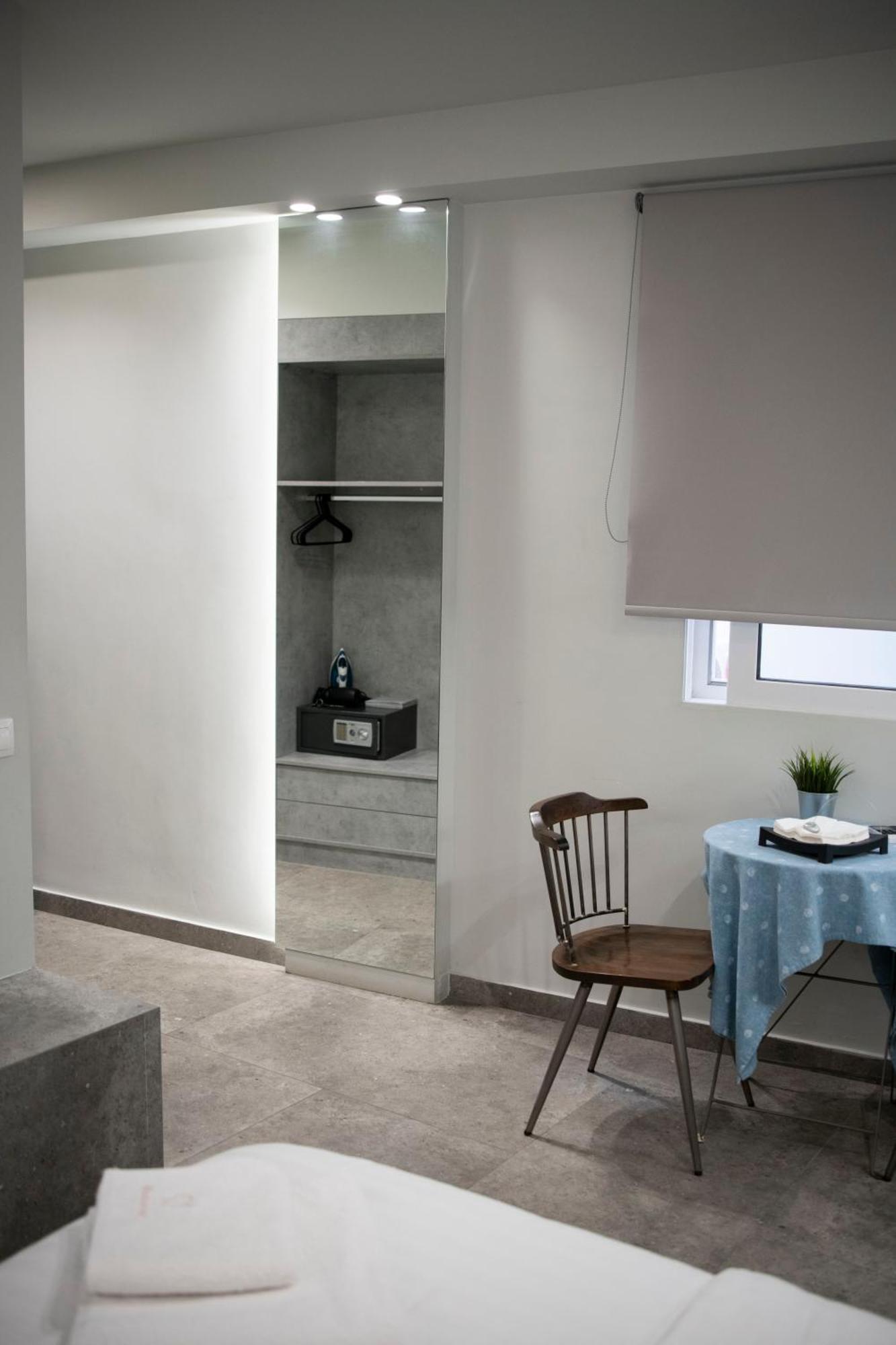 Rooster Suites เอเธนส์ ภายนอก รูปภาพ